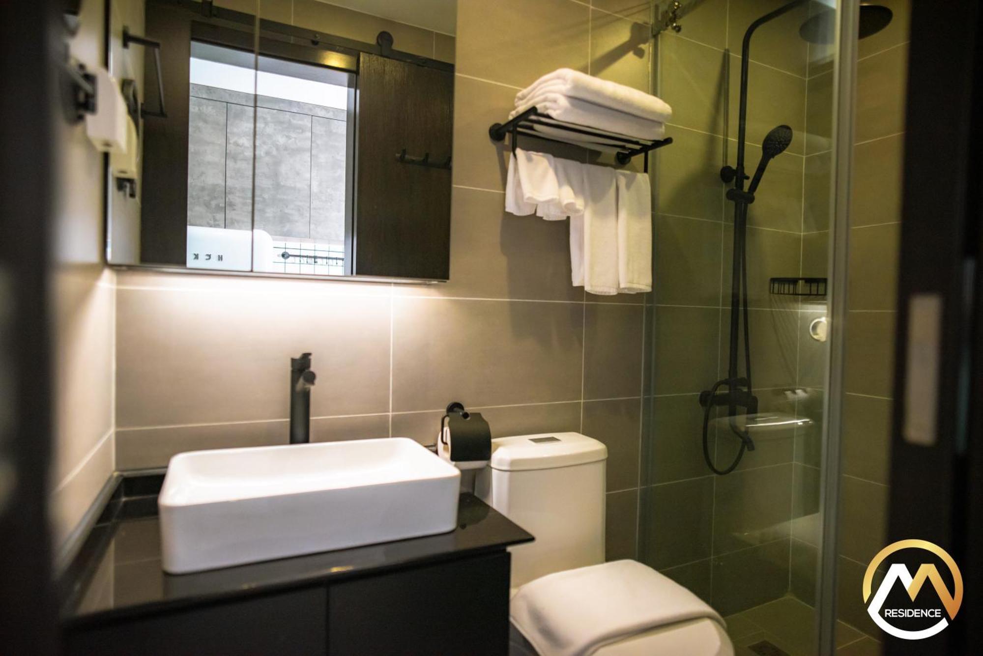 Hotel Serviced Apartments Top One Infinity Pool With View Of 360 Degree Phnom Penh Exterior foto