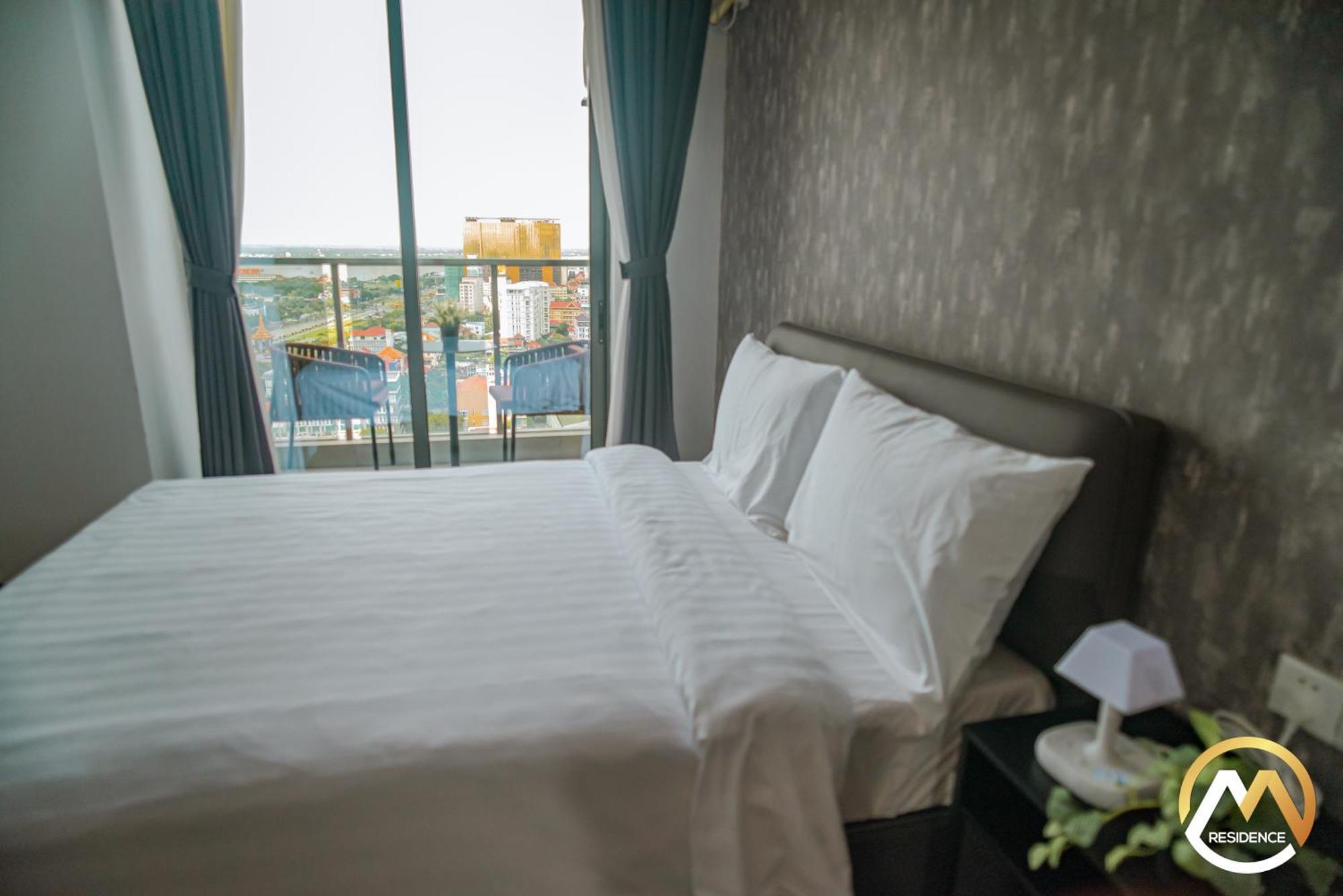 Hotel Serviced Apartments Top One Infinity Pool With View Of 360 Degree Phnom Penh Exterior foto