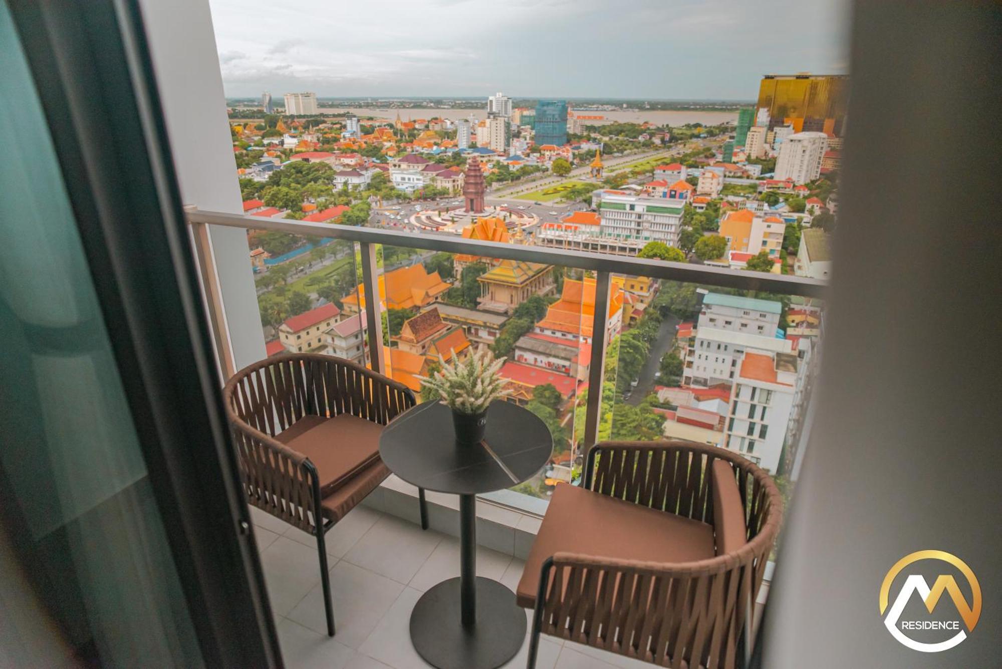 Hotel Serviced Apartments Top One Infinity Pool With View Of 360 Degree Phnom Penh Exterior foto