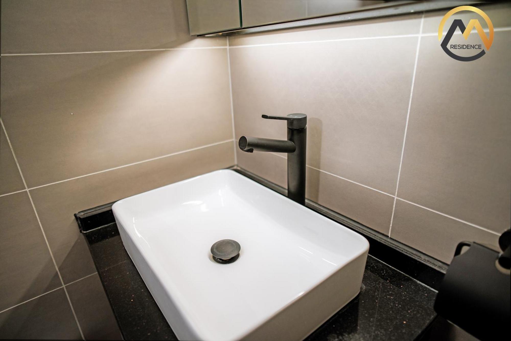 Hotel Serviced Apartments Top One Infinity Pool With View Of 360 Degree Phnom Penh Exterior foto