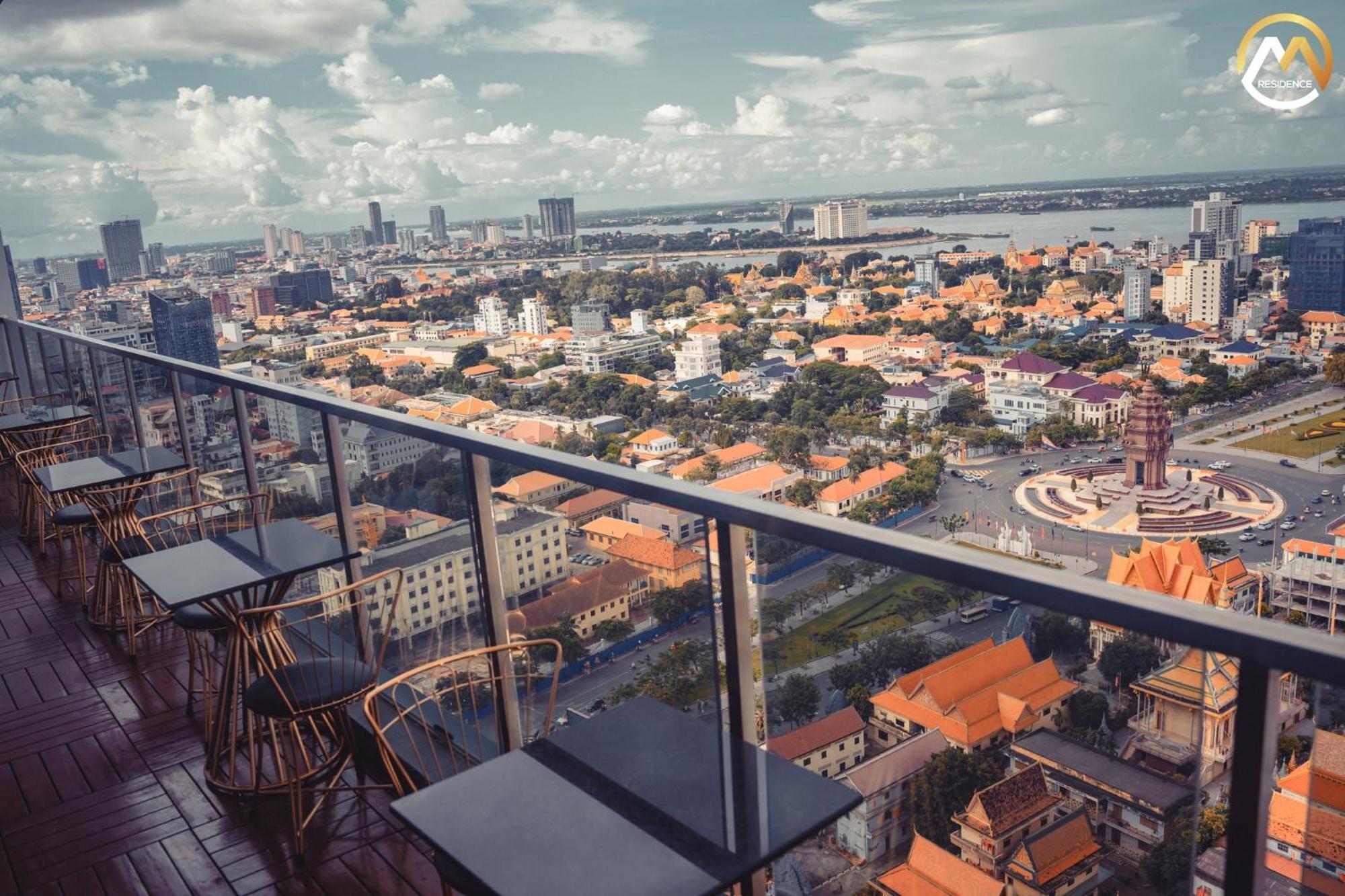 Hotel Serviced Apartments Top One Infinity Pool With View Of 360 Degree Phnom Penh Exterior foto